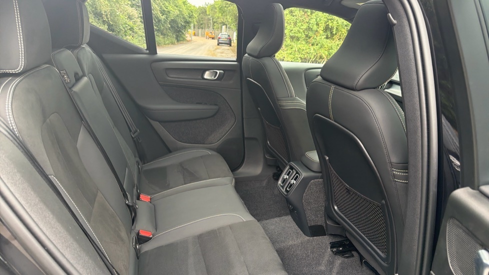 Volvo XC40 Ultra Black Edition RV25WNO Black #6