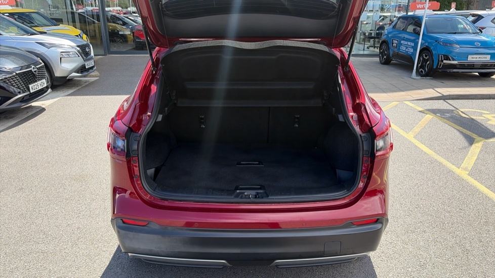 Nissan Qashqai Tekna Red #4