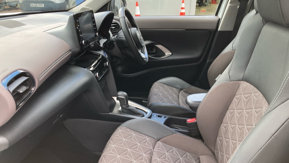 Toyota Yaris Cross Excel YR23XUU White #5