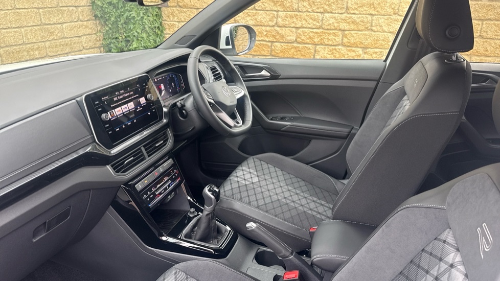 Volkswagen T-Cross R-line YK26SXC White #2