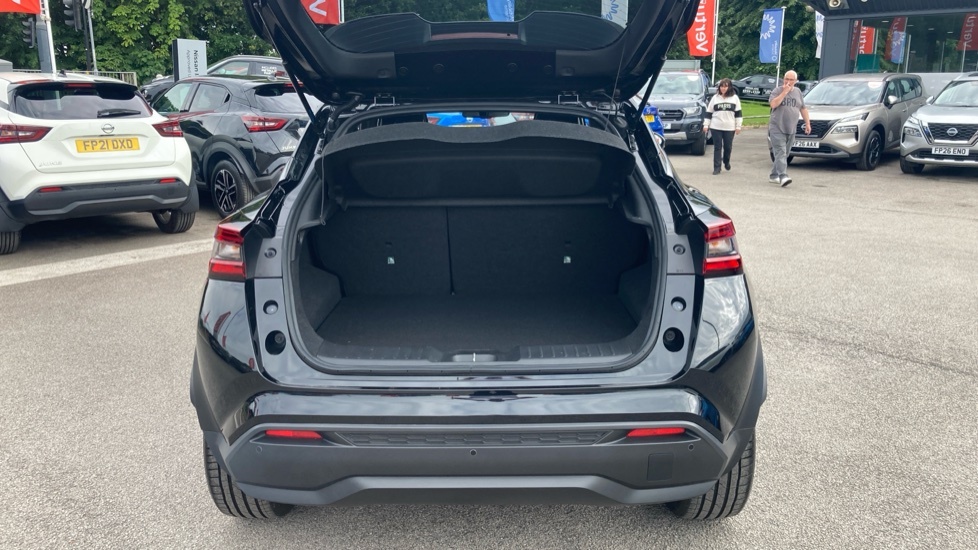 Nissan Juke Tekna Black #4