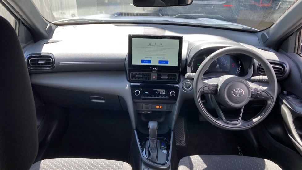 Toyota Yaris Cross Design FG25UOY White #6