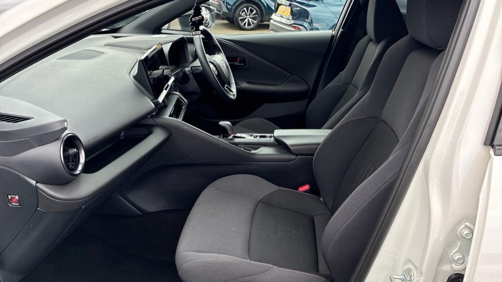 Toyota C-Hr Design White #5