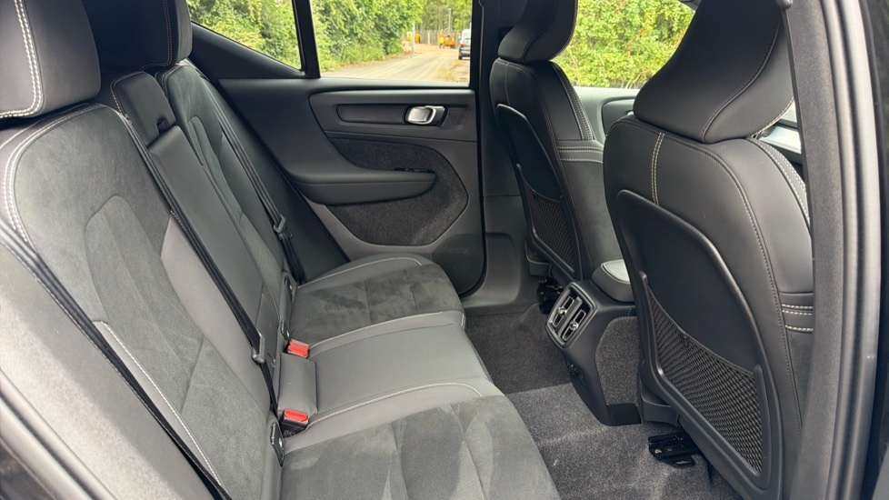 Volvo XC40 Plus RV75YKE Black #6