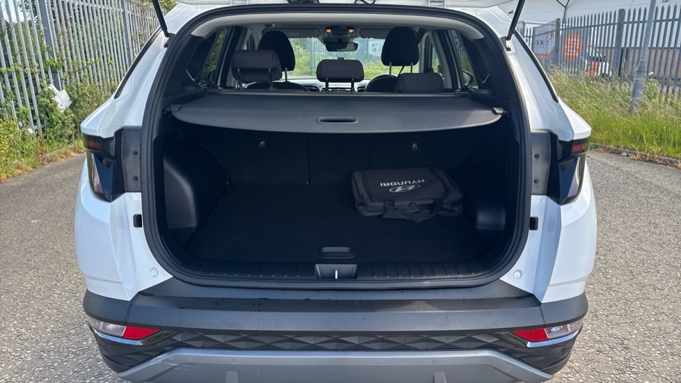 Hyundai Tucson Premium White #4
