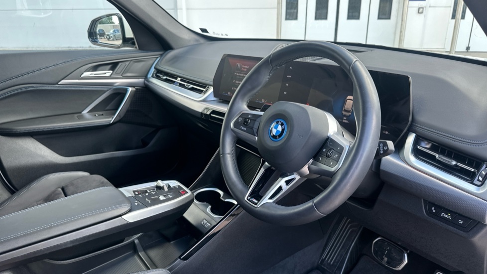 BMW iX1 M Sport White #6
