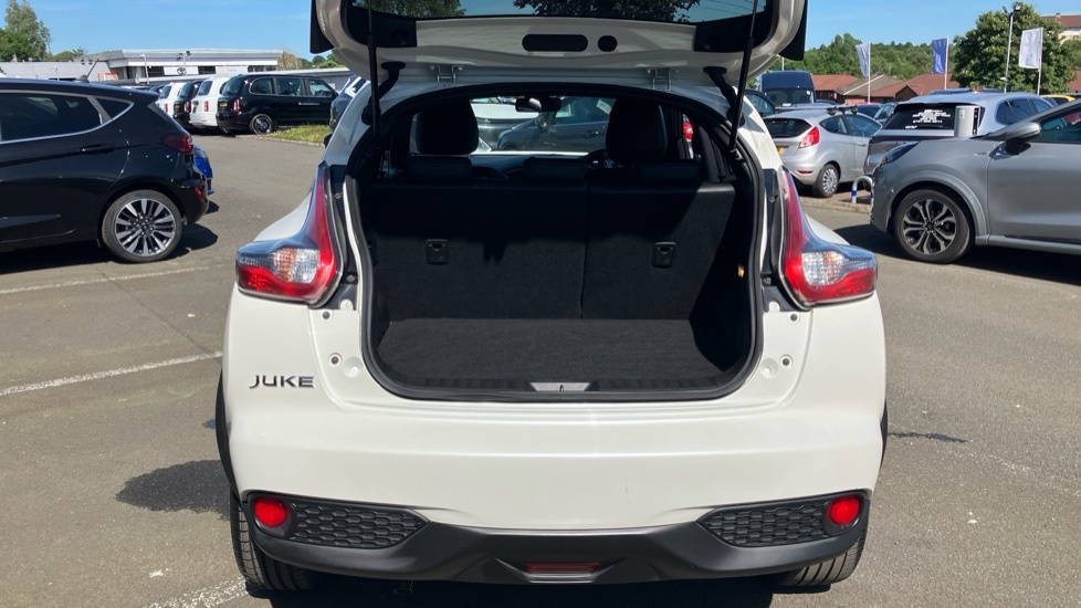Nissan Juke Tekna White #4