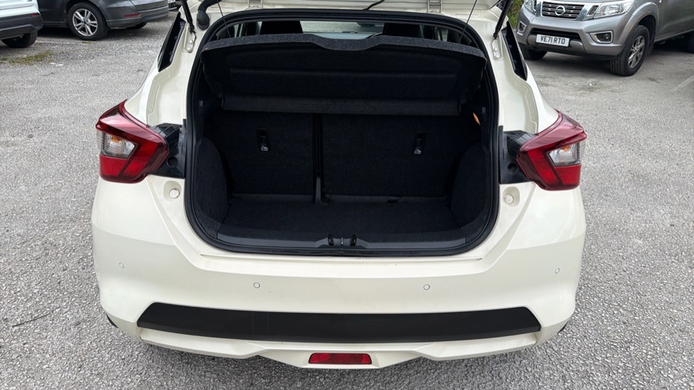 Nissan Micra Tekna YP72XLR White #4