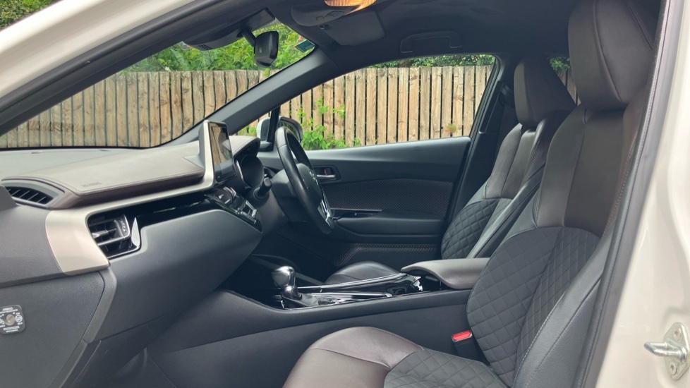 Toyota C-Hr Excel White #5