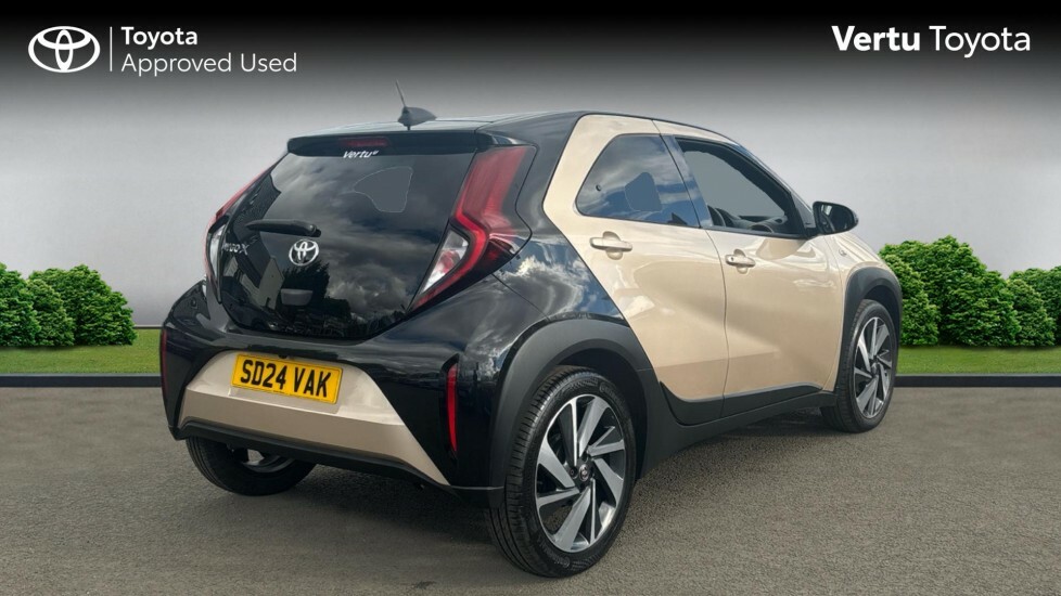 Toyota Aygo X Edge Beige #2