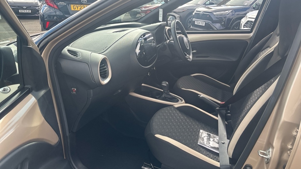 Toyota Aygo X Edge Beige #5