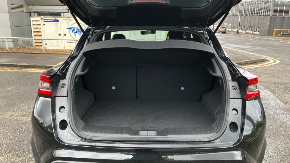 Nissan Juke Tekna Black #4