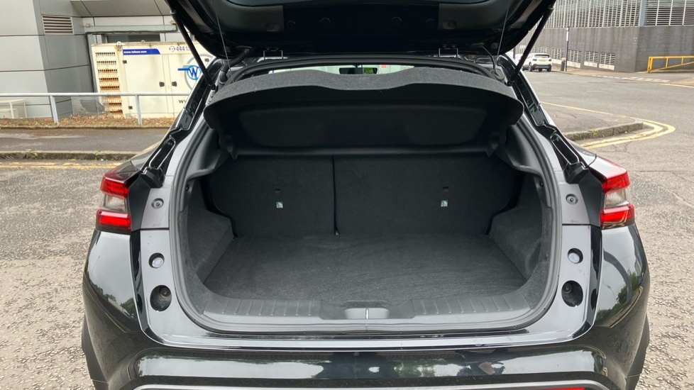 Nissan Juke Tekna Black #4
