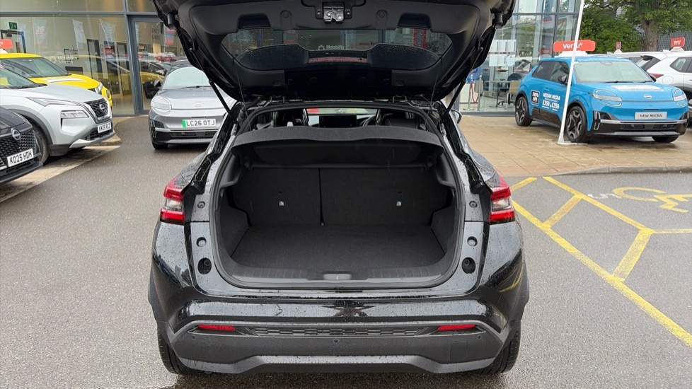 Nissan Juke Tekna Black #4