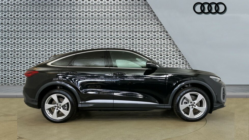 Audi Q5 S Line VO26YBD Black #4