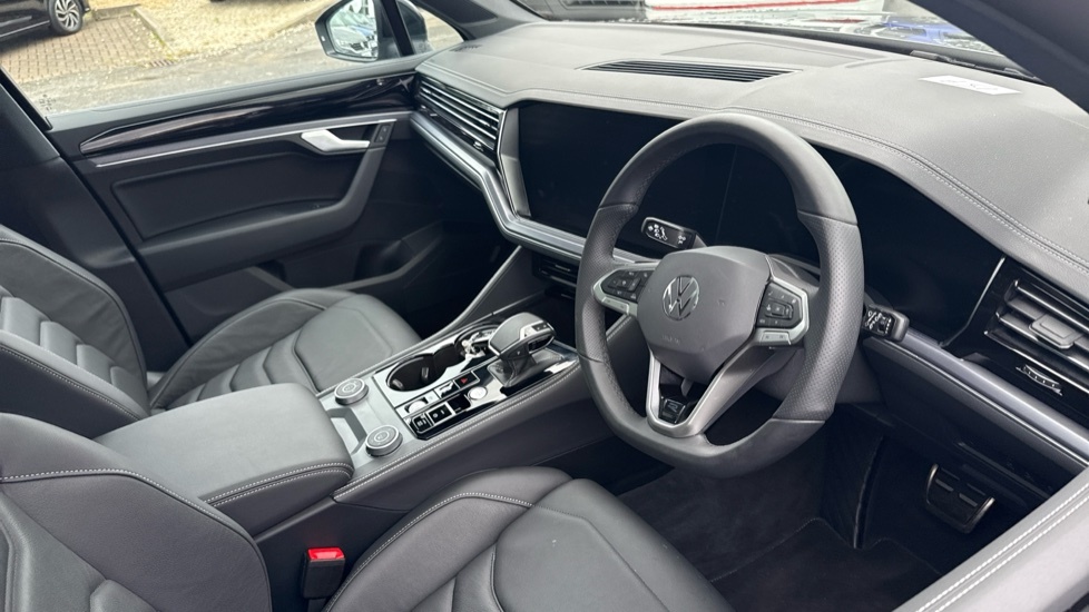 Volkswagen Touareg Black Edition FP75ZFD Grey #6