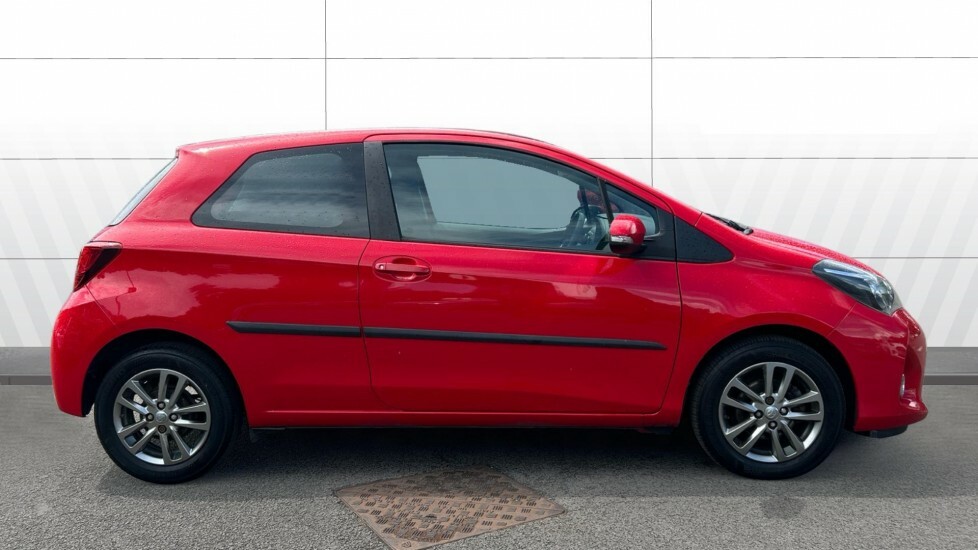 Toyota Yaris Icon Red #5