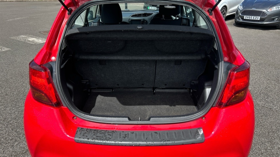 Toyota Yaris Icon Red #4