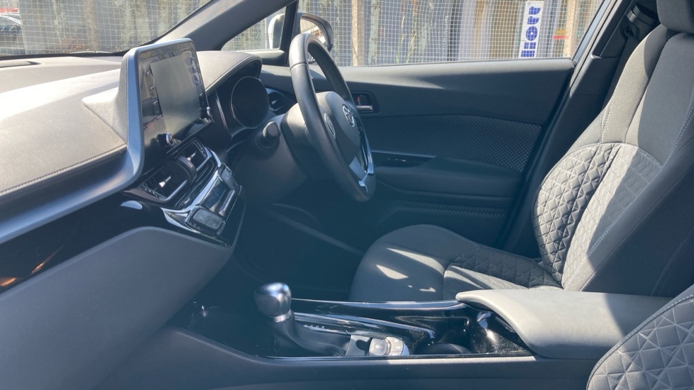 Toyota C-Hr Design White #5