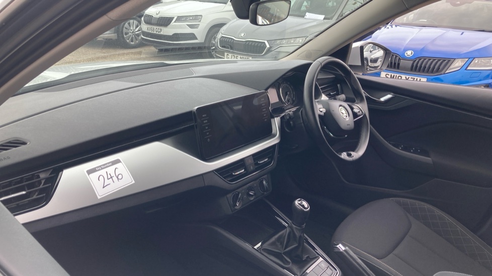 Skoda Kamiq Se Drive FH72JZK White #2