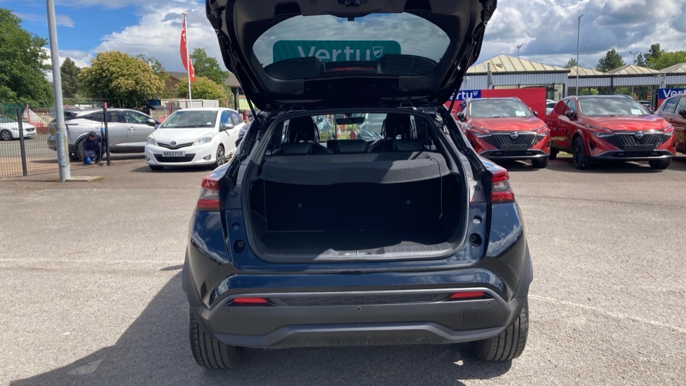 Nissan Juke Tekna Black #4