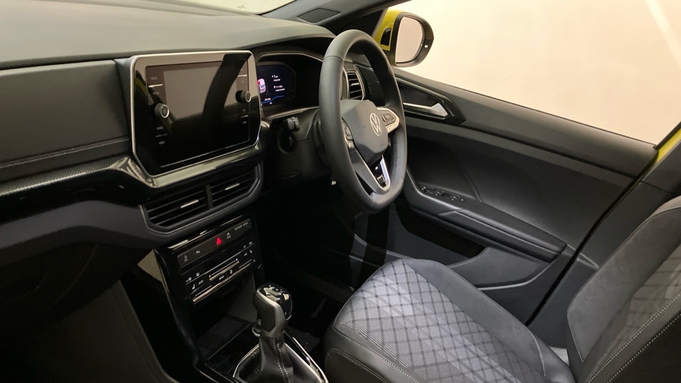 Volkswagen T-Cross R-line VK26RXM Yellow #2