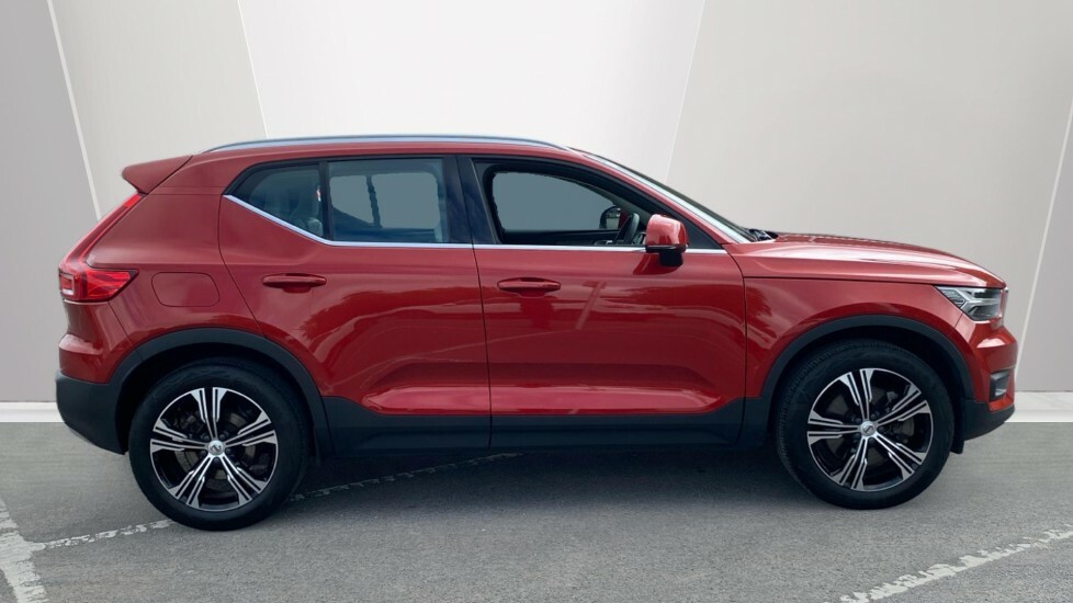 Volvo XC40 Inscription Pro Red #3