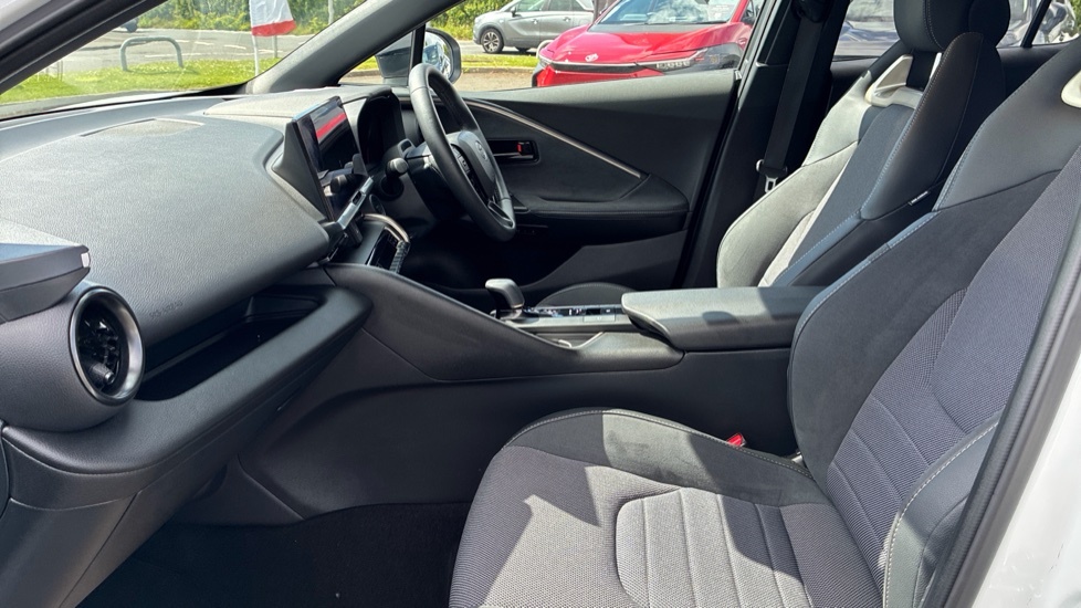 Toyota C-Hr Excel White #5