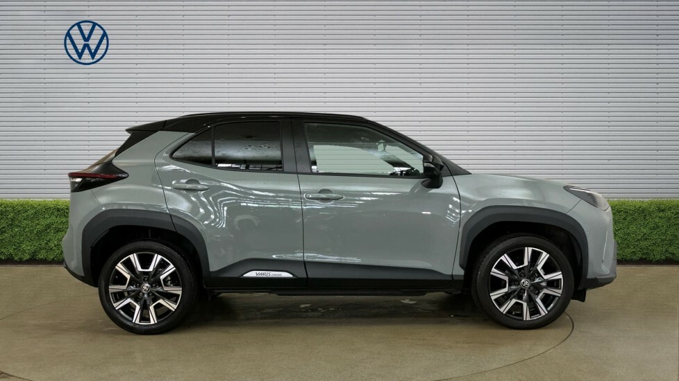 Toyota Yaris Cross Premiere Edition VN74OYP Green #4