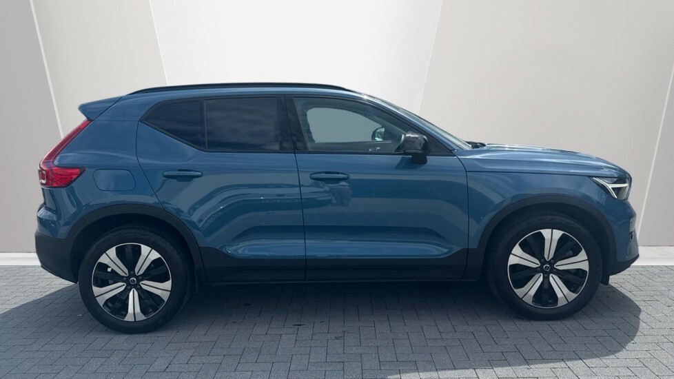 Volvo XC40 Ultimate Blue #3