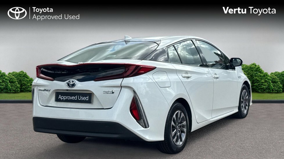 Toyota Prius+ Business Edition Plus White #2