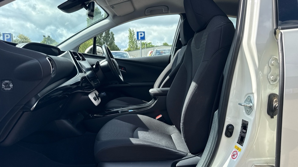 Toyota Prius+ Business Edition Plus White #5