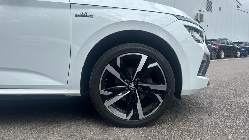 Skoda Kamiq Monte Carlo Edition DE25HBD White #5
