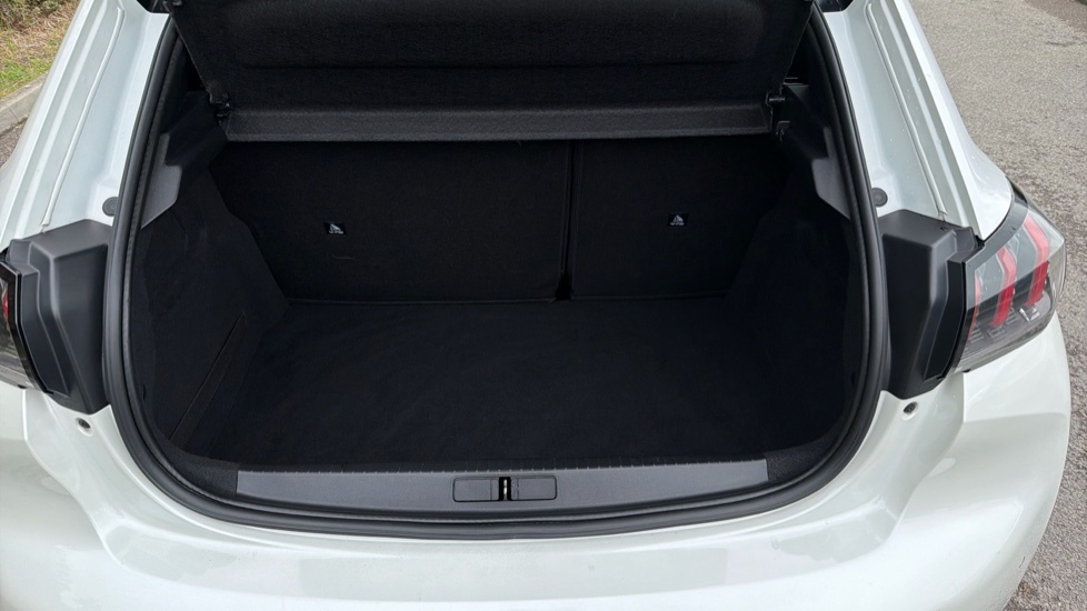 Peugeot 208 Gt Line NJ20KVC White #4