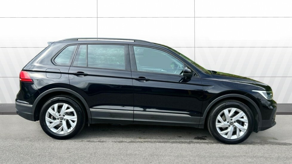 Volkswagen Tiguan Life Black #5