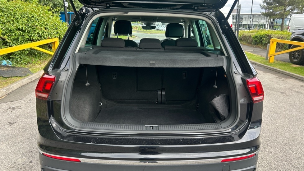Volkswagen Tiguan Life Black #4