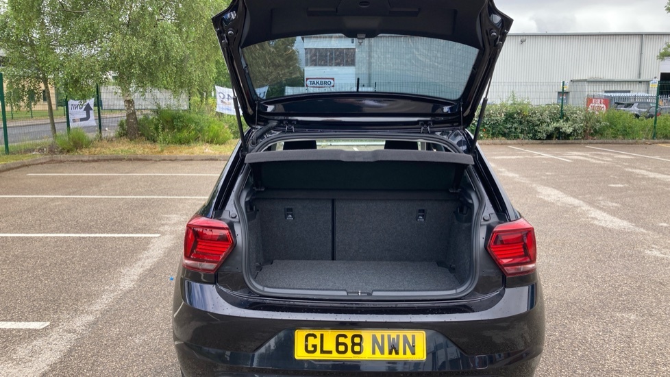 Volkswagen Polo Se Black #4