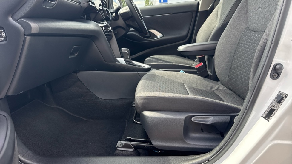 Toyota Yaris Cross Icon White #5