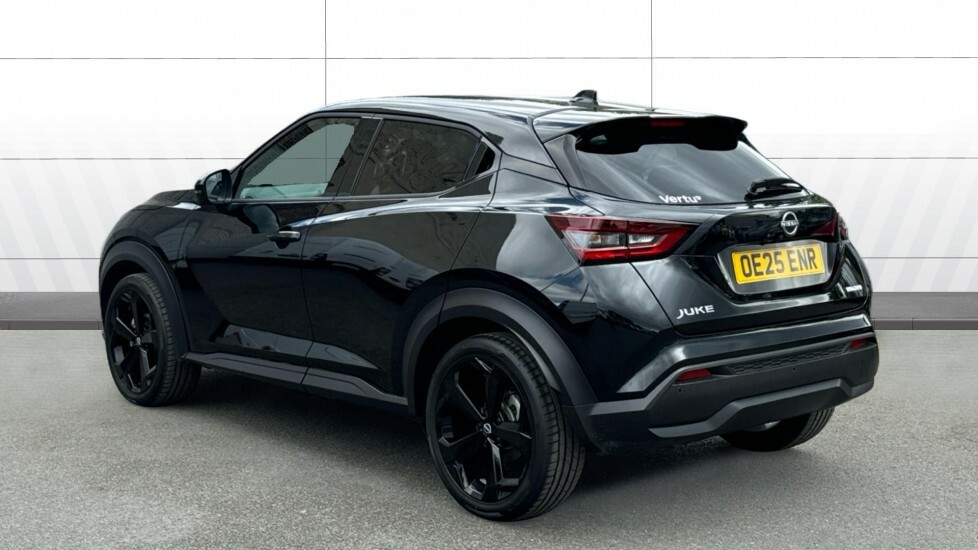 Nissan Juke Tekna Black #2