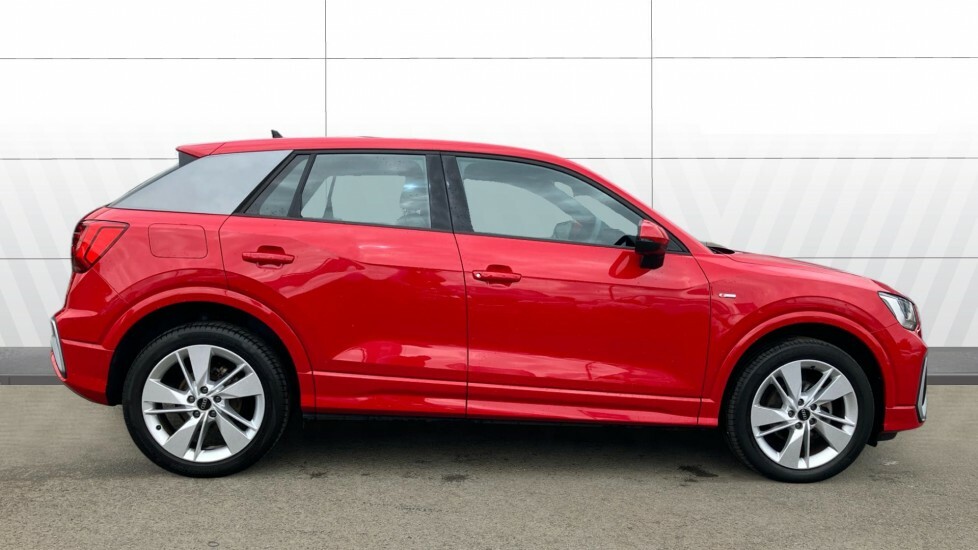 Audi Q2 S Line CA23YWG Red #5