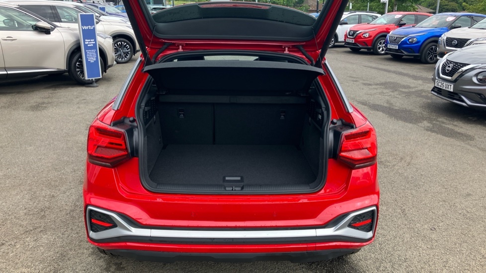 Audi Q2 S Line CA23YWG Red #4