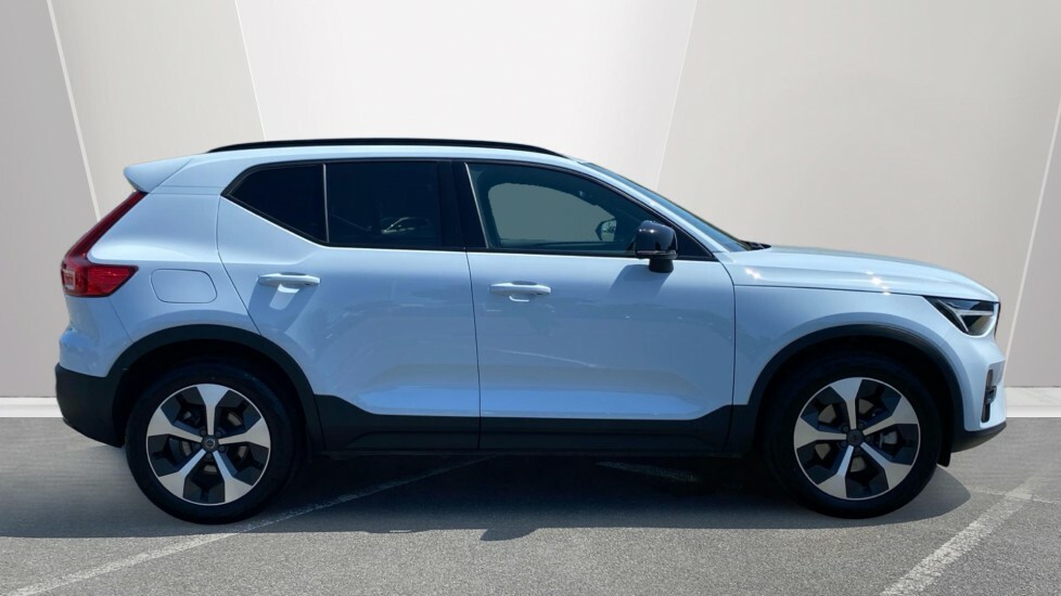 Volvo XC40 Plus Blue #3