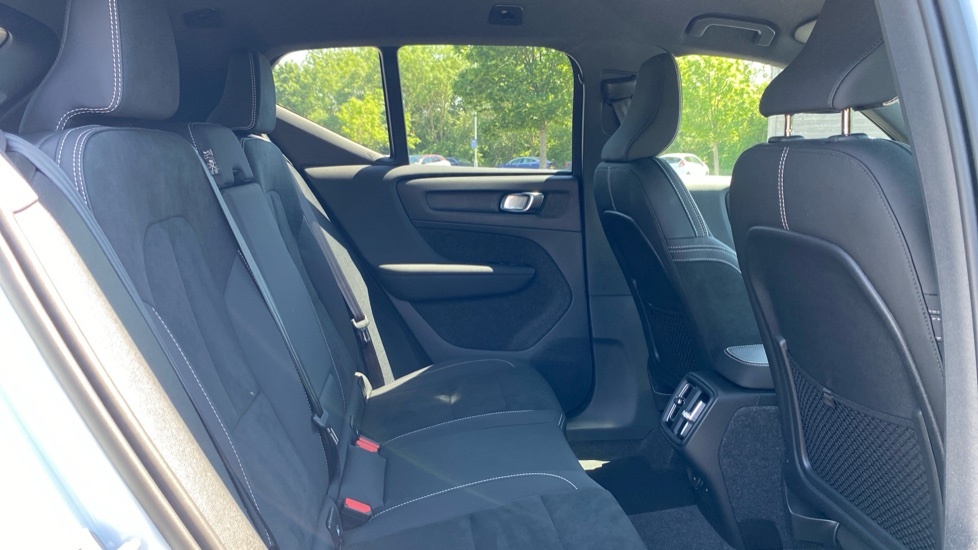 Volvo XC40 Plus Blue #6