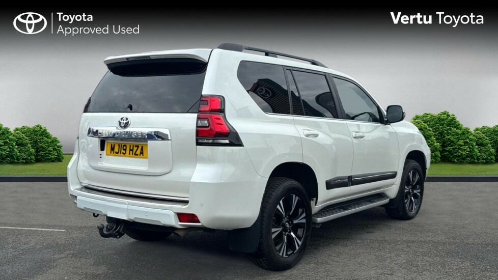 Toyota Land Cruiser Invincible White #2