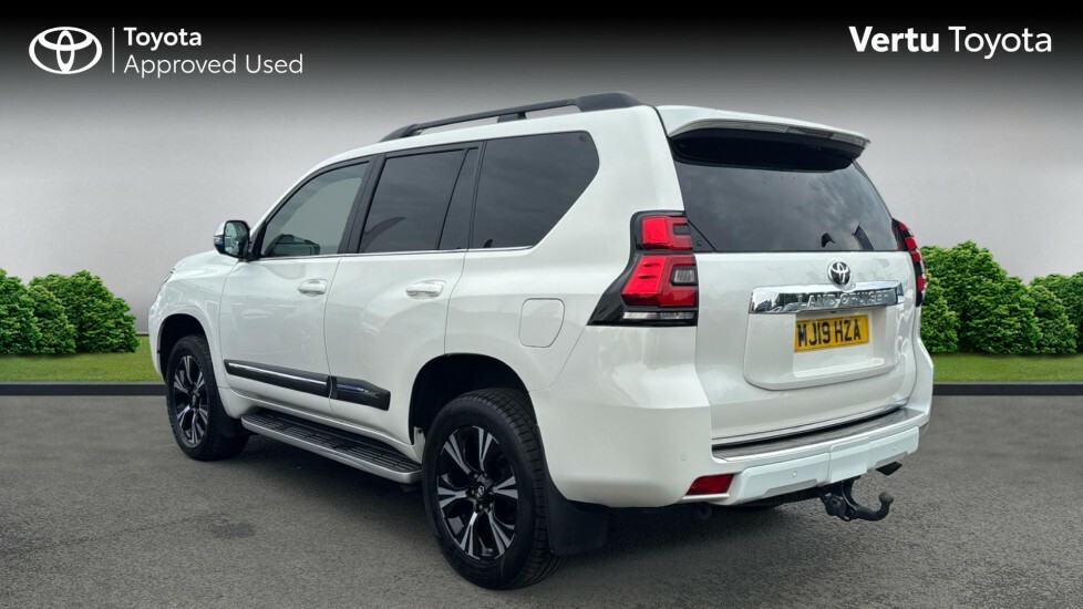 Toyota Land Cruiser Invincible White #4