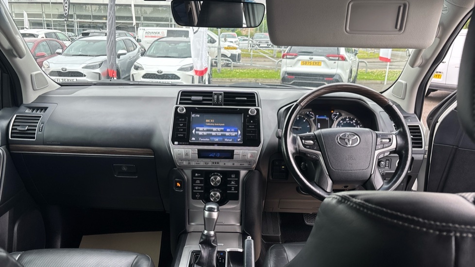 Toyota Land Cruiser Invincible White #6