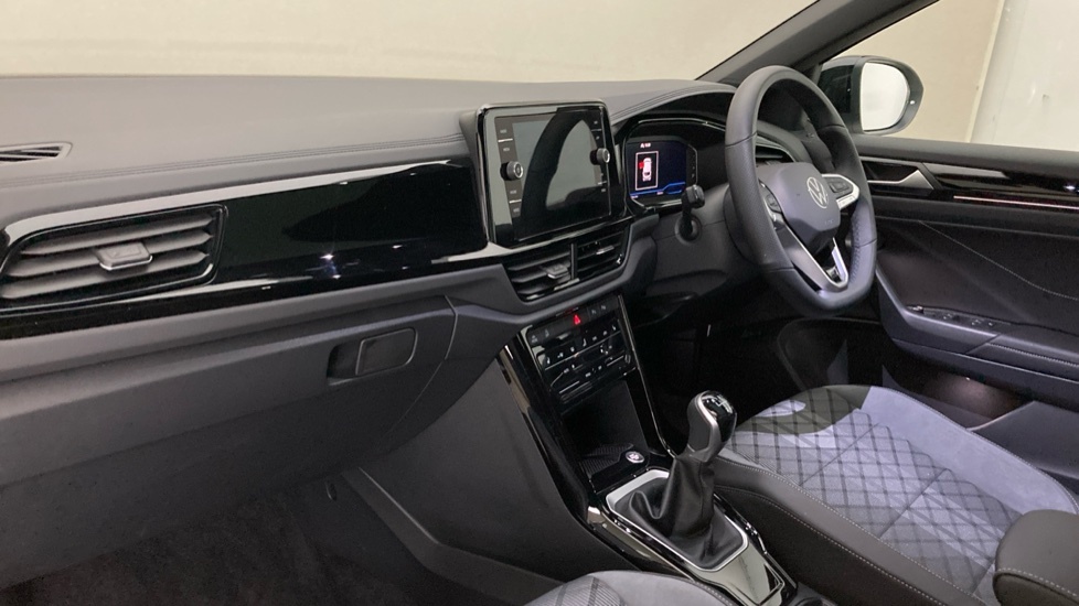 Volkswagen T-Roc Black Edition Plus YE26FKH Black #2
