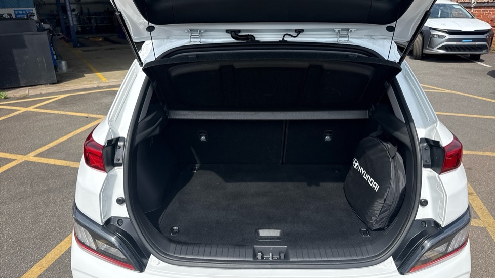 Hyundai Kona Ultimate White #4