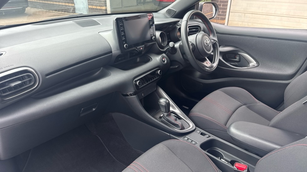 Toyota Yaris Gr Sport GL73JGZ White #5