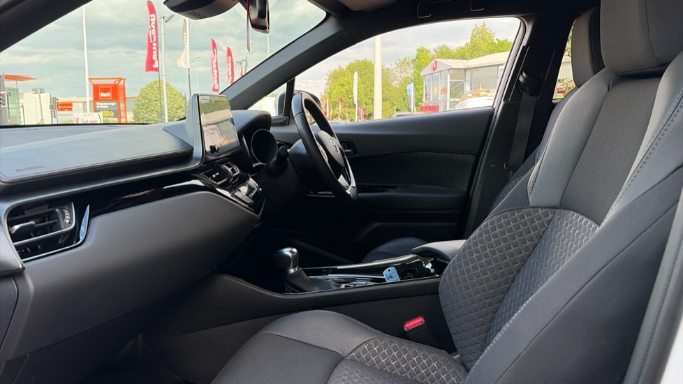Toyota C-Hr Design White #5